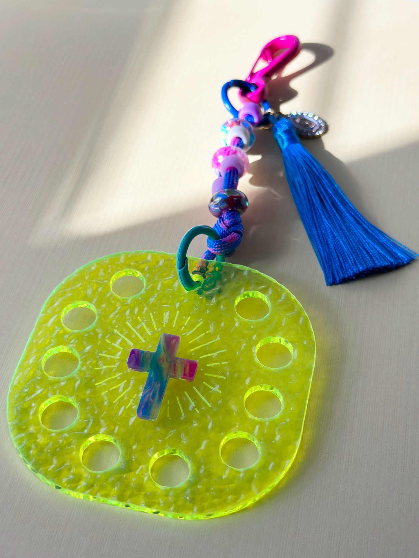 Holy Charm - Neon green